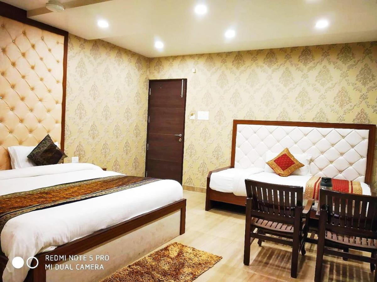 Hotel Aadesh Palace Varanasi Luaran gambar