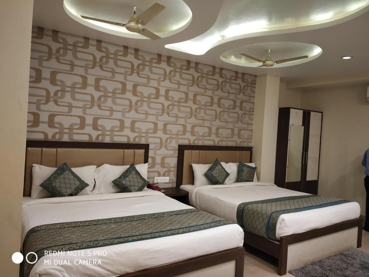 Hotel Aadesh Palace Varanasi Luaran gambar