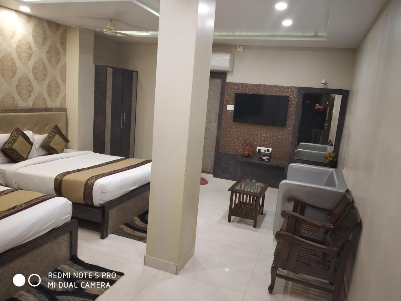 Hotel Aadesh Palace Varanasi Luaran gambar