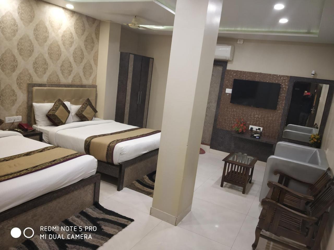 Hotel Aadesh Palace Varanasi Luaran gambar