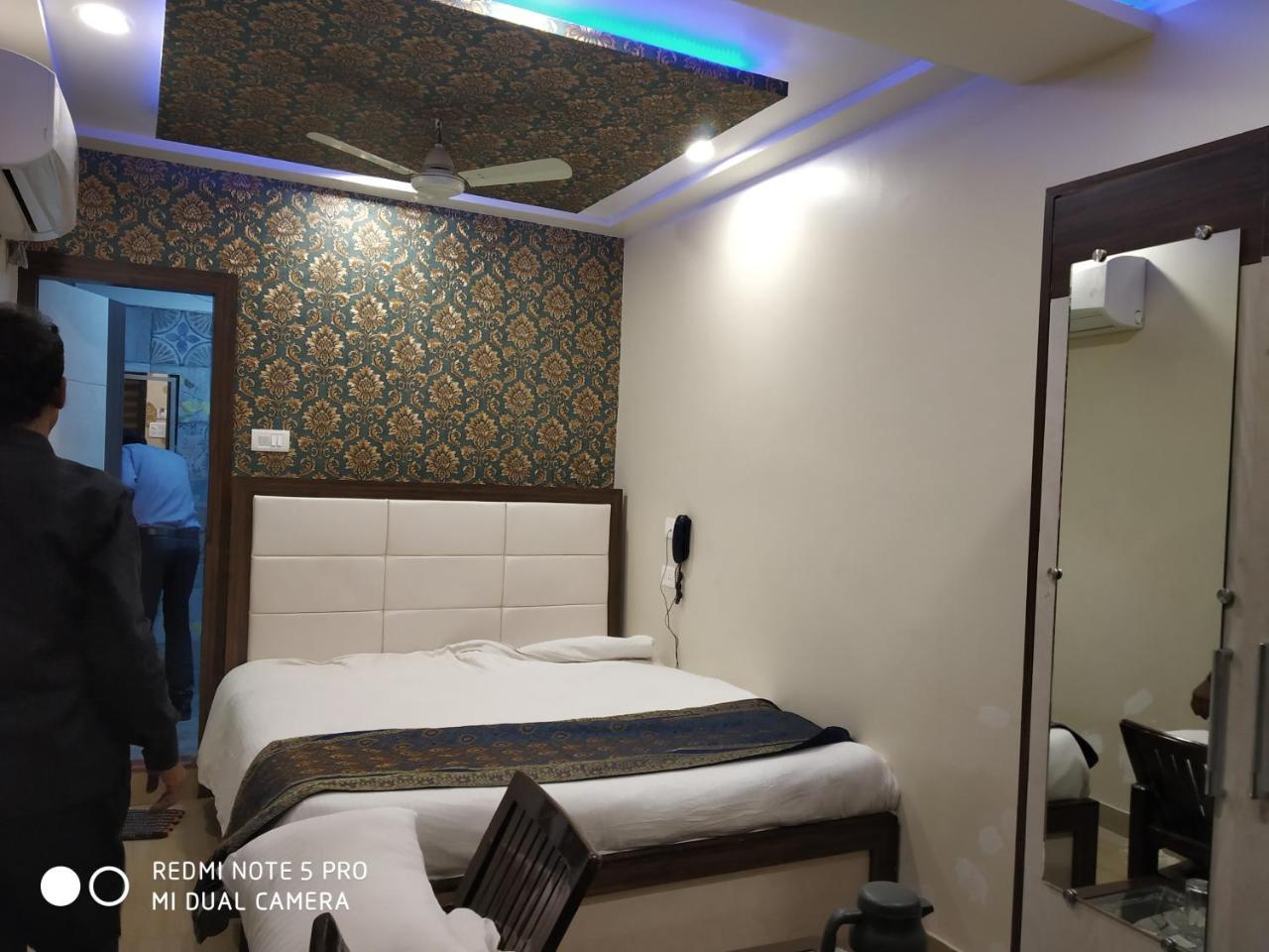 Hotel Aadesh Palace Varanasi Luaran gambar