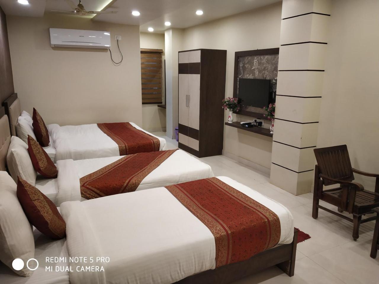 Hotel Aadesh Palace Varanasi Luaran gambar