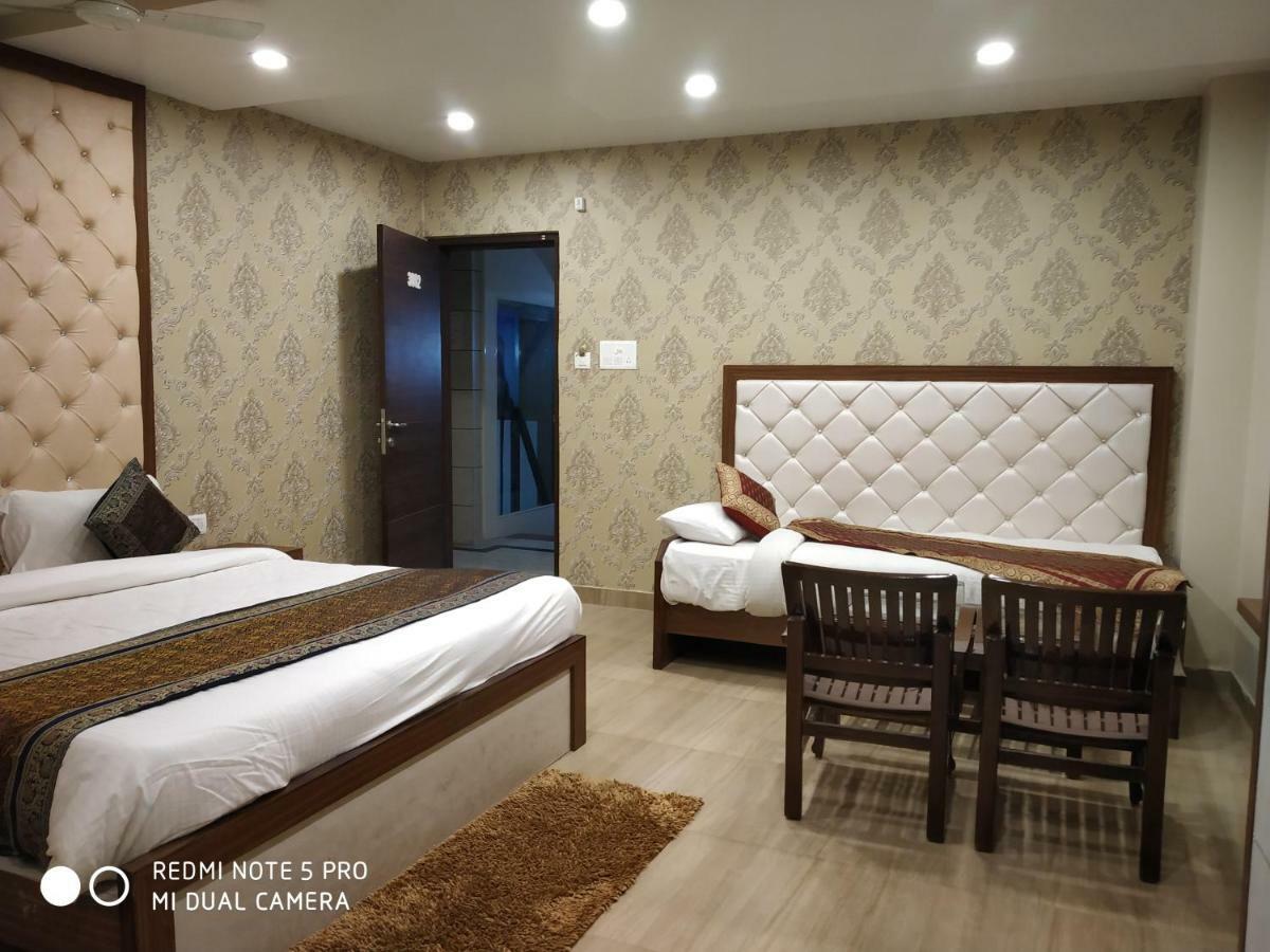 Hotel Aadesh Palace Varanasi Luaran gambar