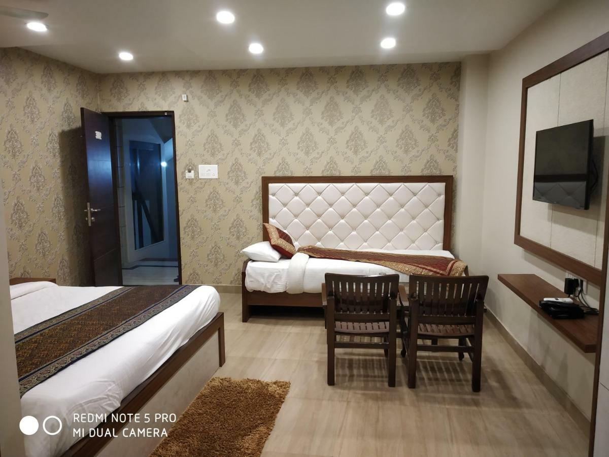 Hotel Aadesh Palace Varanasi Luaran gambar